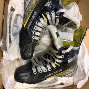 Black 2023 Bauer Vapor X4 Hockey Skates Regular Width Size 2.5 (Used)