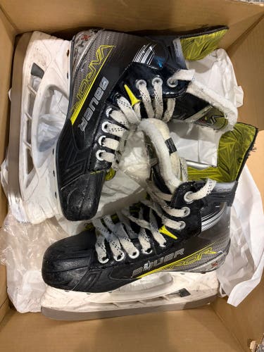 Black 2023 Bauer Vapor X4 Hockey Skates Regular Width Size 2.5 (Used)