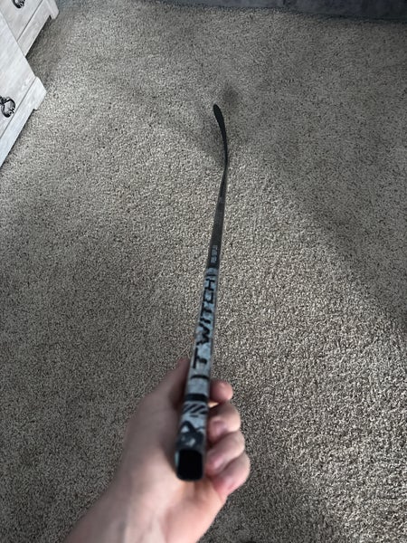 Senior Bauer Twitch Right Handed Hockey Stick P28 65 Flex (New)