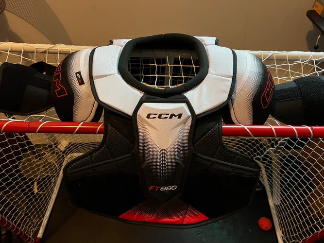 Large Senior CCM JetSpeed FT880 Shoulder Pads (Used Like New)