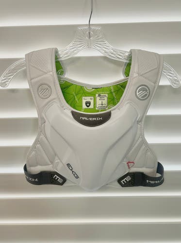 Medium Adult Maverik M6 EKG Speed Lacrosse Shoulder Pads (Used)