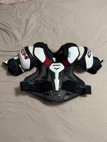 Large Junior CCM JetSpeed FT6 Pro Shoulder Pads (Used)