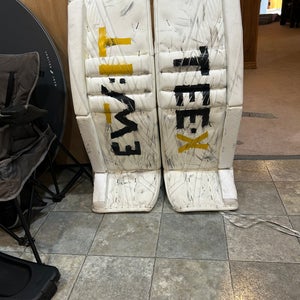 34" CCM Extreme Flex 4 Goalie Leg Pads Pro Stock (Used)