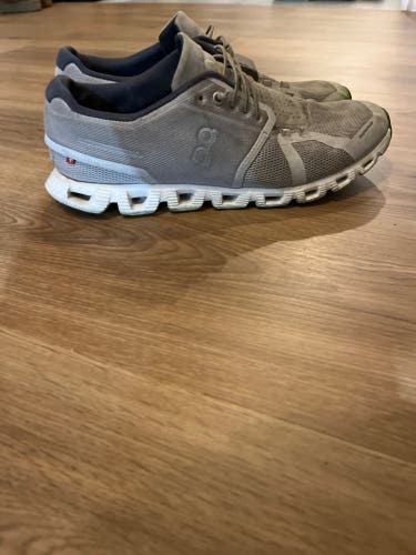 Gray Men's Size M 10.0 (W 11.0) Adult ON Cloud Shoes (Used)