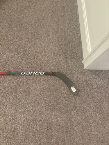 Intermediate Bauer Vapor X4 Right Handed Hockey Stick P92 55 Flex (New)