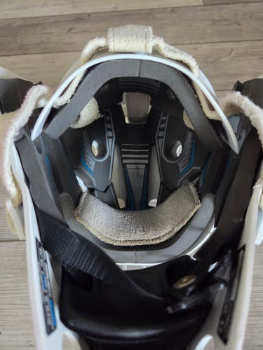 Youth Bauer Profile 930 Goalie Mask (Used)