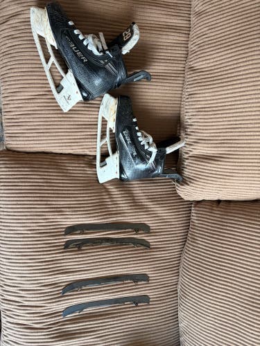 Used Bauer Vapor Hyperlite 2 Hockey Skates  side 8 fit 1 Pro Stock (Used)