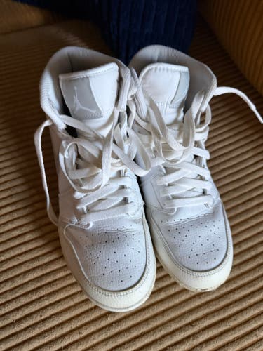 Men's Size M 7.0 (W 8.0) Jordan High Top Molded Cleats (Used)