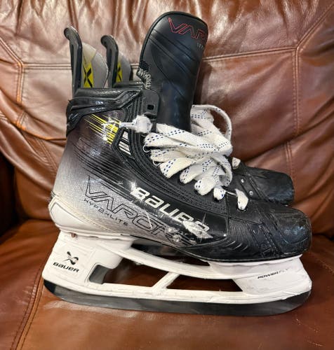 Black/Gray 2023 Bauer Vapor Hyperlite 2 Hockey Skates Regular Width Pro Stock 8 (Used)