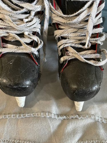 Black 2024 Bauer Supreme M40 Hockey Skates Regular Width 8 (Used)