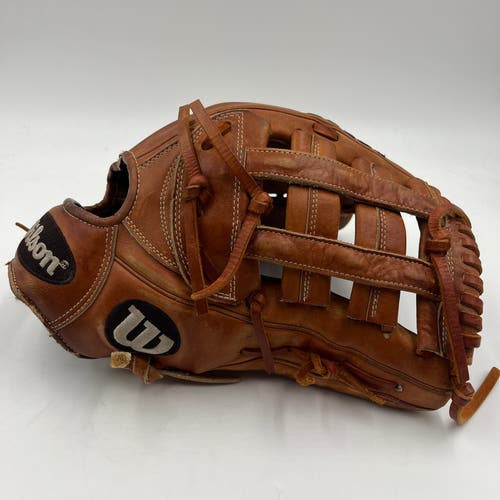 Wilson A2000 SP135 13.5 Outfield Softball Baseball Glove