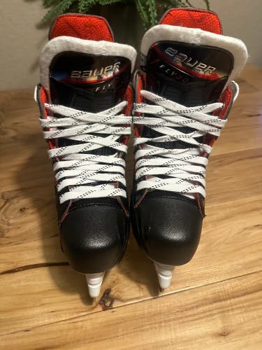 2025 Bauer Vapor Fly30 Hockey Skates Regular Width Size 3 (Used)