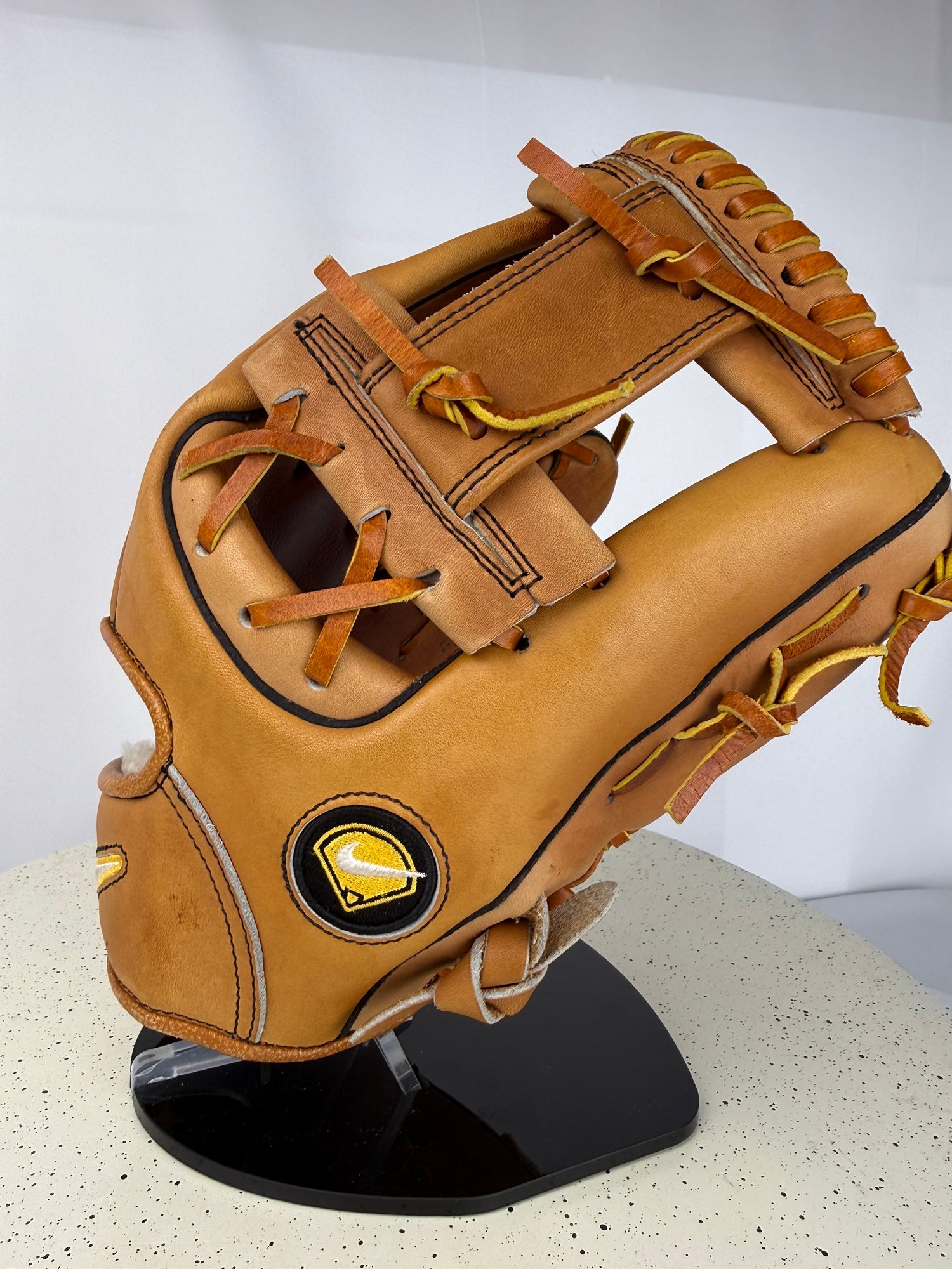 Nike Pro Gold RH Infield Baseball Glove 11.75