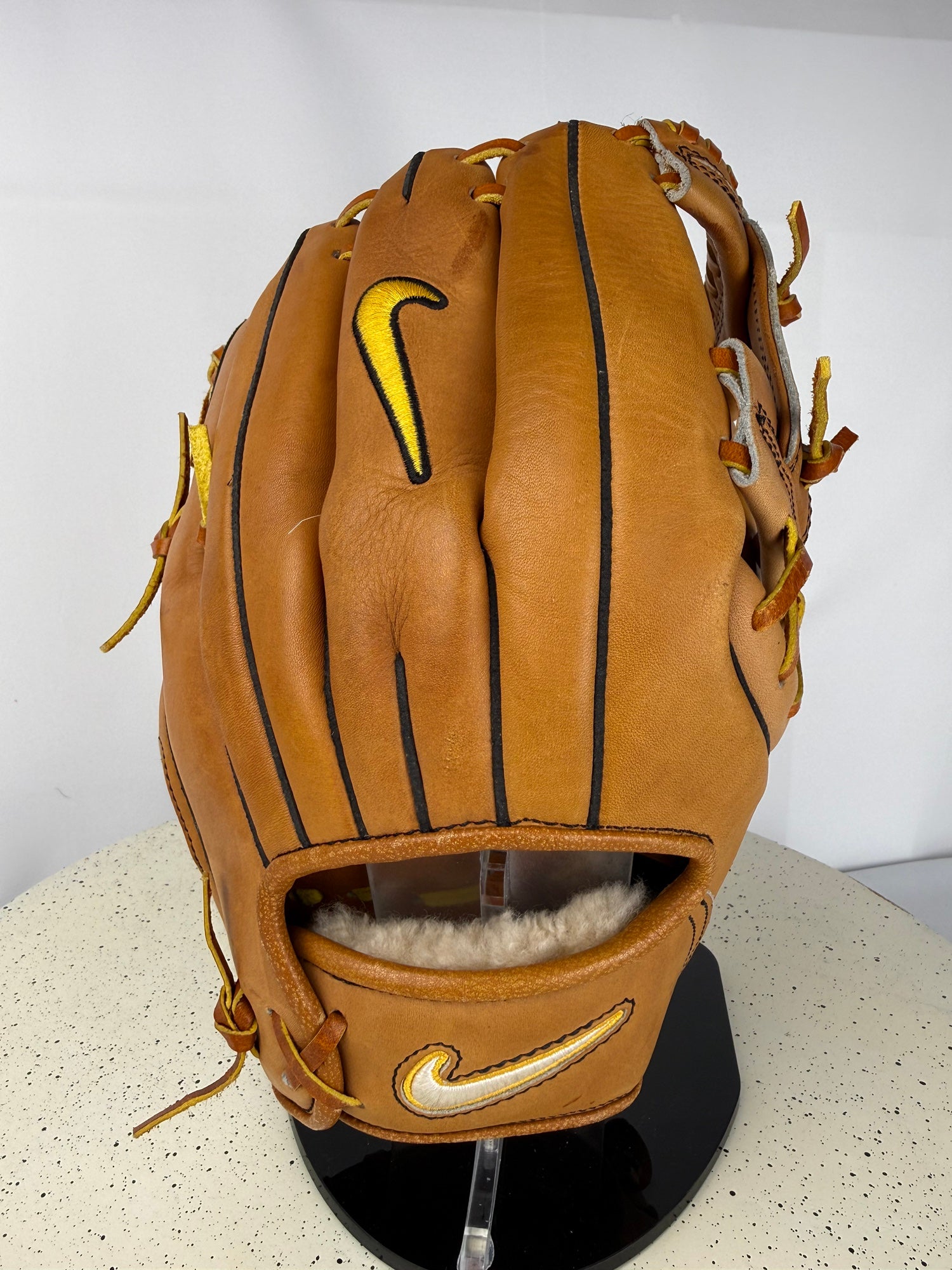 Nike Pro Gold RH Infield Baseball Glove 11.75