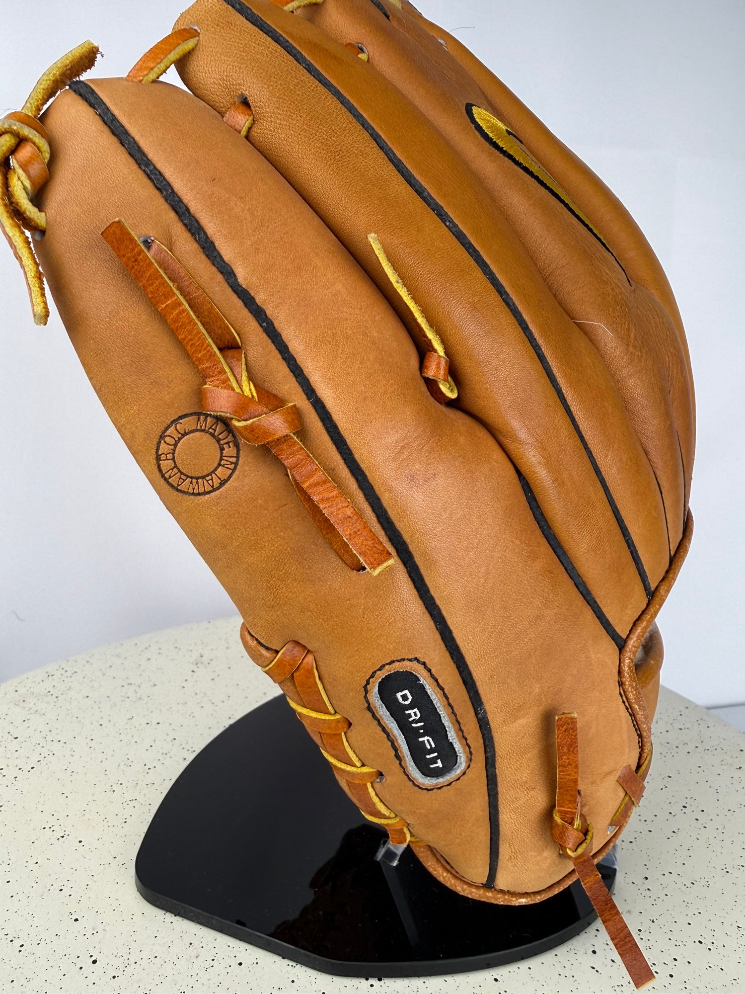 Nike Pro Gold RH Infield Baseball Glove 11.75