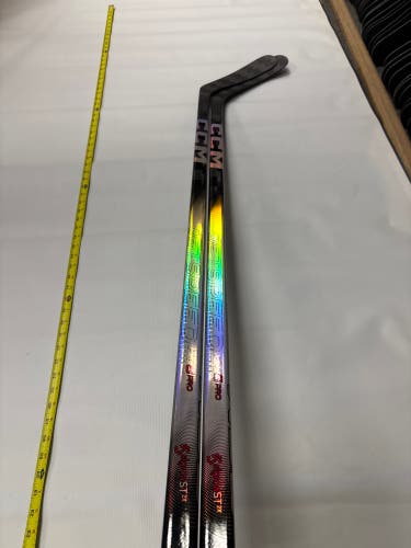 Junior CCM JetSpeed FT8 Pro Right Handed Hockey Stick P29 40 Flex (2-Pack