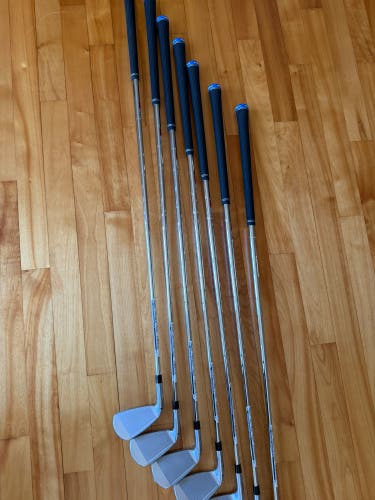 TaylorMade Qi Right Handed Iron Set Regular Flex (7 Clubs) #5 - #9, PW, GW Steel Shaft (New)
