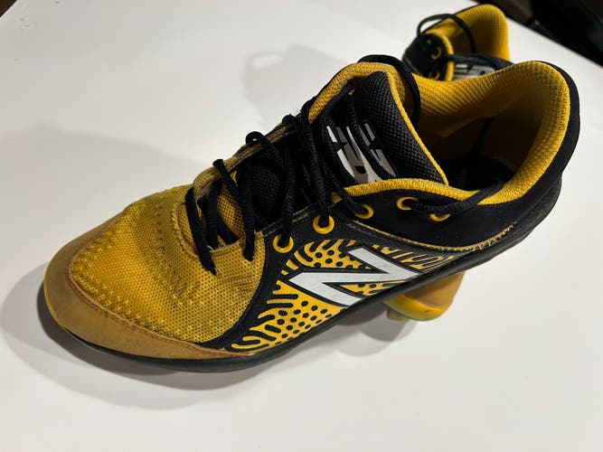 Yellow Men's Size M 12.0 (W 13.0) Adult New Balance 3000v7 Low Top Molded Cleats (Used)