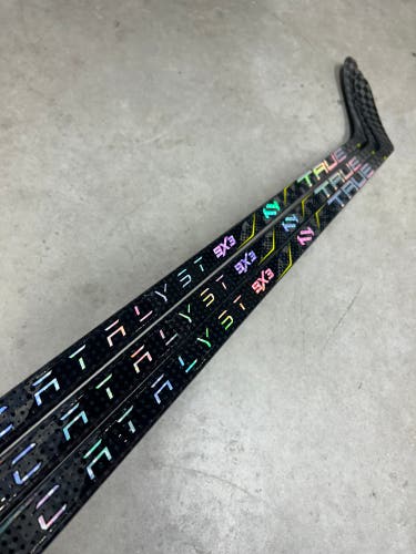 3 PACK 85 Flex Custom P28 Senior True Catalyst 9x3 Left Hand Hockey Stick Pro Stock (New)