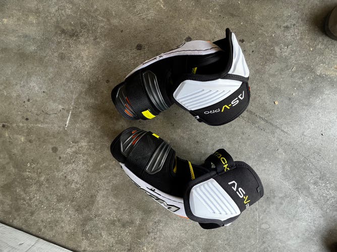 Senior Large CCM Tacks AS-V Pro Elbow Pads Pro Stock (Used)