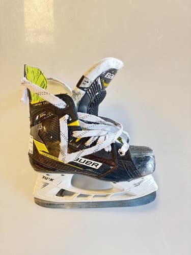 Used Bauer M4 Junior Hockey Skate Junior 01.5 11860-S000307254