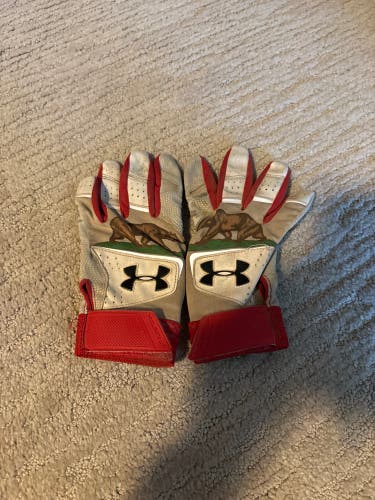 Small Under Armour Epic Batting Gloves (Used)