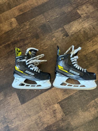 2022 Bauer Supreme M3 Hockey Skates Regular Width 7 (Used)