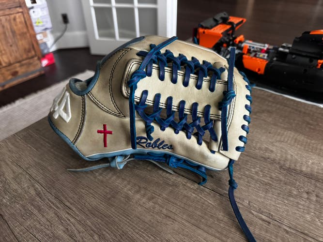 44 Pro Signature Series RH Infield Baseball Glove 11.5" (Used)