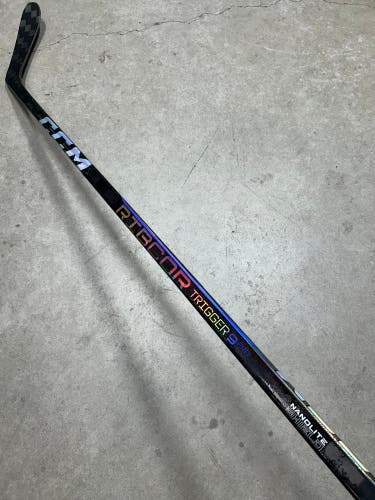 85 Flex P28 Senior CCM RibCor Trigger 9 Pro Right Hand Hockey Stick Pro Stock (Used)