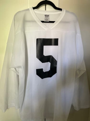 Adult XL white practice jersey