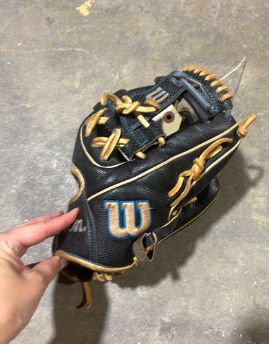 Wilson A2000 DP15SC RH Baseball Glove 11.5" (Used)