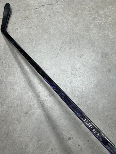 85 Flex P28 Senior CCM Trigger 7 Pro Right Hand Hockey Stick Pro Stock (Used)