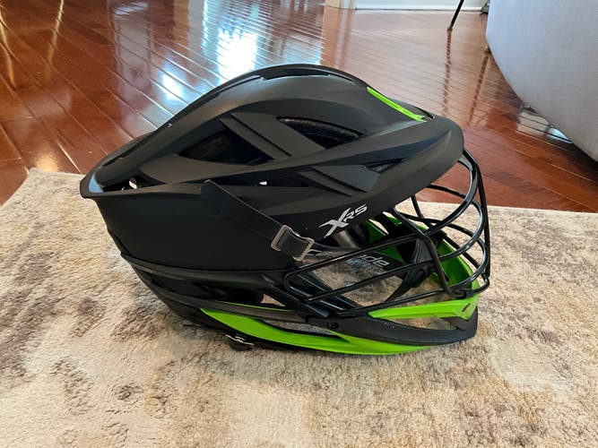 Matte black Cascade XRS Helmet (Used) SEND OFFERS PLZ. WILLING TO NEGOTIATE!