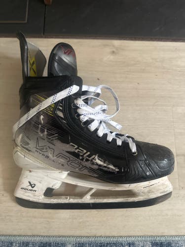 Silver 2023 Bauer Vapor Hyperlite 2 Hockey Skates Wide Width 10 (Used)