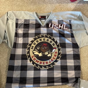 Muskegon Lumberjacks USHL Gray L  Adult Unisex Goalie Jersey (New)