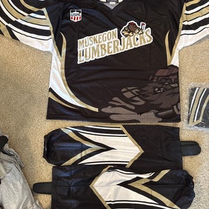 Muskegon Lumberjacks USHL Black/Gold/White L  Adult Unisex Goalie Jersey (New)