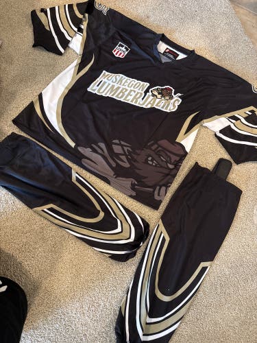 Muskegon Lumberjacks USHL Black Large Adult Unisex Jersey (New) with hockey socks!