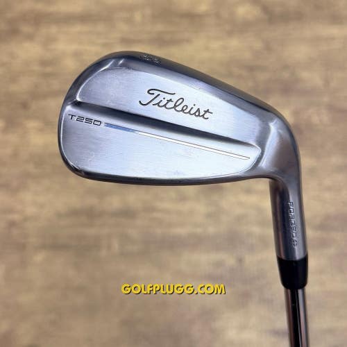 Gap Wedge- Titleist T250 / KBS Tour, X Stiff (2949)