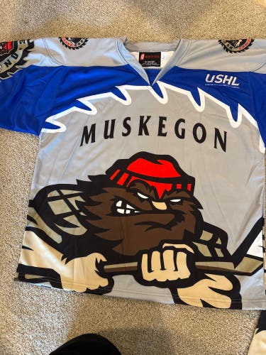 Awesome Muskegon Lumberjacks USHL Gray / Blue X-Large Adult Unisex Jersey (New) with graphics on bac