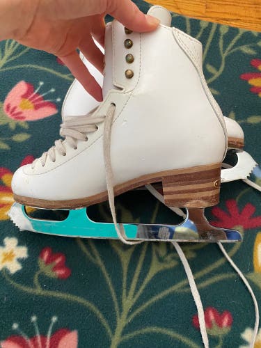 Jackson Ultima Freestyle Figure Skates size 4A with Legacy blade