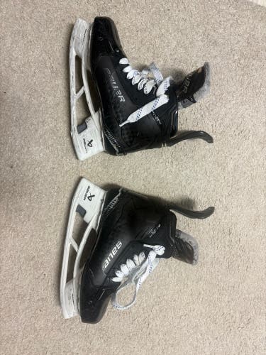 Black 2024 Bauer Supreme Shadow Hockey Skates EEE Pro Stock Size 6.5 (Used)