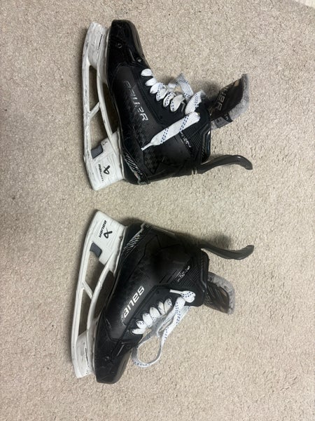Black 2024 Bauer Supreme Shadow Hockey Skates EEE Pro Stock Size 6.5 (Used)
