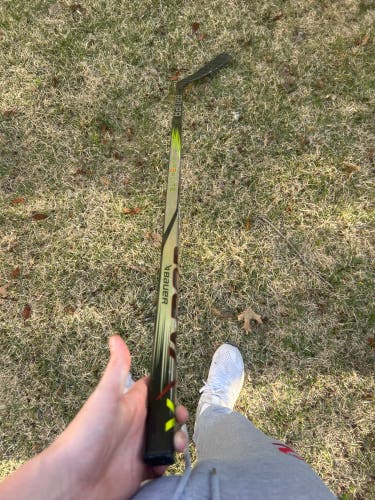 Senior Bauer Vapor Hyperlite 2 Right Handed Hockey Stick P92 65 Flex (Used)