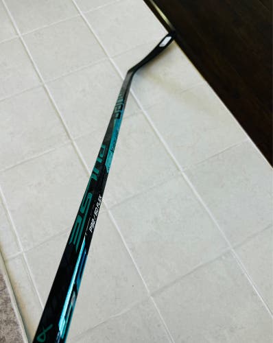 Junior Bauer Pulse Right Handed Hockey Stick P92 50 Flex (New)