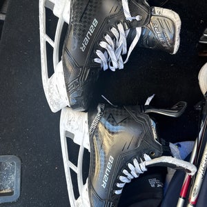 Black 2022 Bauer Supreme Mach Hockey Skates Pro Stock 9.5 (Used)