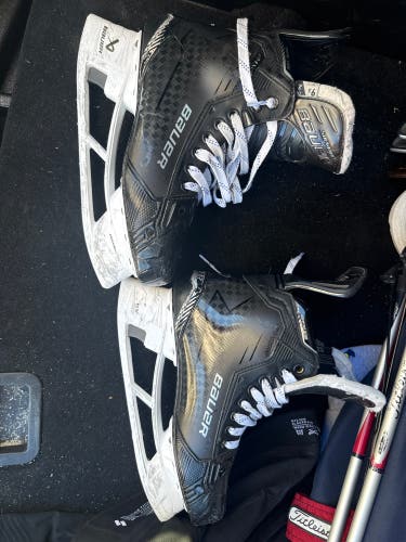 Black 2022 Bauer Supreme Mach Hockey Skates Pro Stock 9.5 (Used)