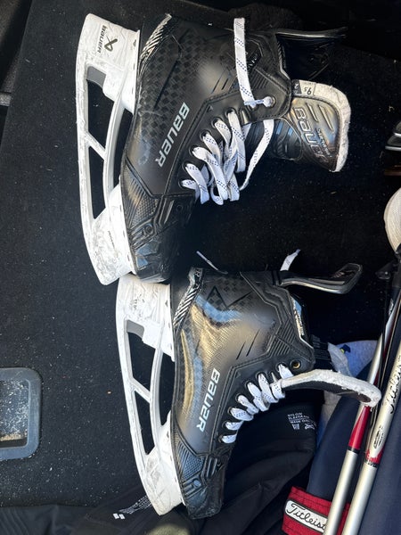 Black 2022 Bauer Supreme Mach Hockey Skates Pro Stock 9.5 (Used)