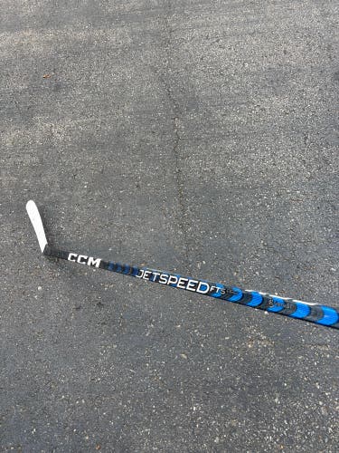 Senior CCM JetSpeed FT5 Pro Right Handed Hockey Stick P29 70 Flex (Used)