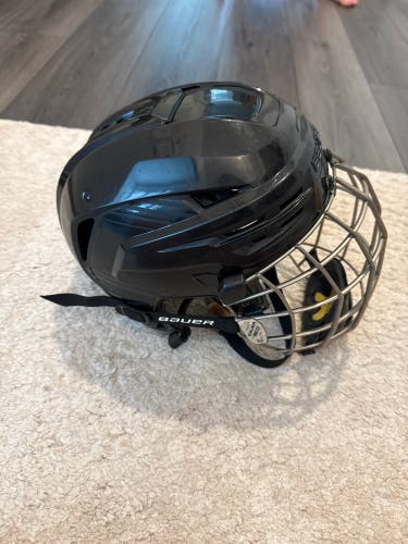 Small Bauer Re-Akt 85 Helmet (Used)