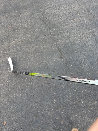 Senior Bauer Vapor Hyperlite 2 Right Handed Hockey Stick P92 70 Flex (Used)